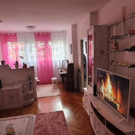 Daisy Apartment Пула Екстериор снимка