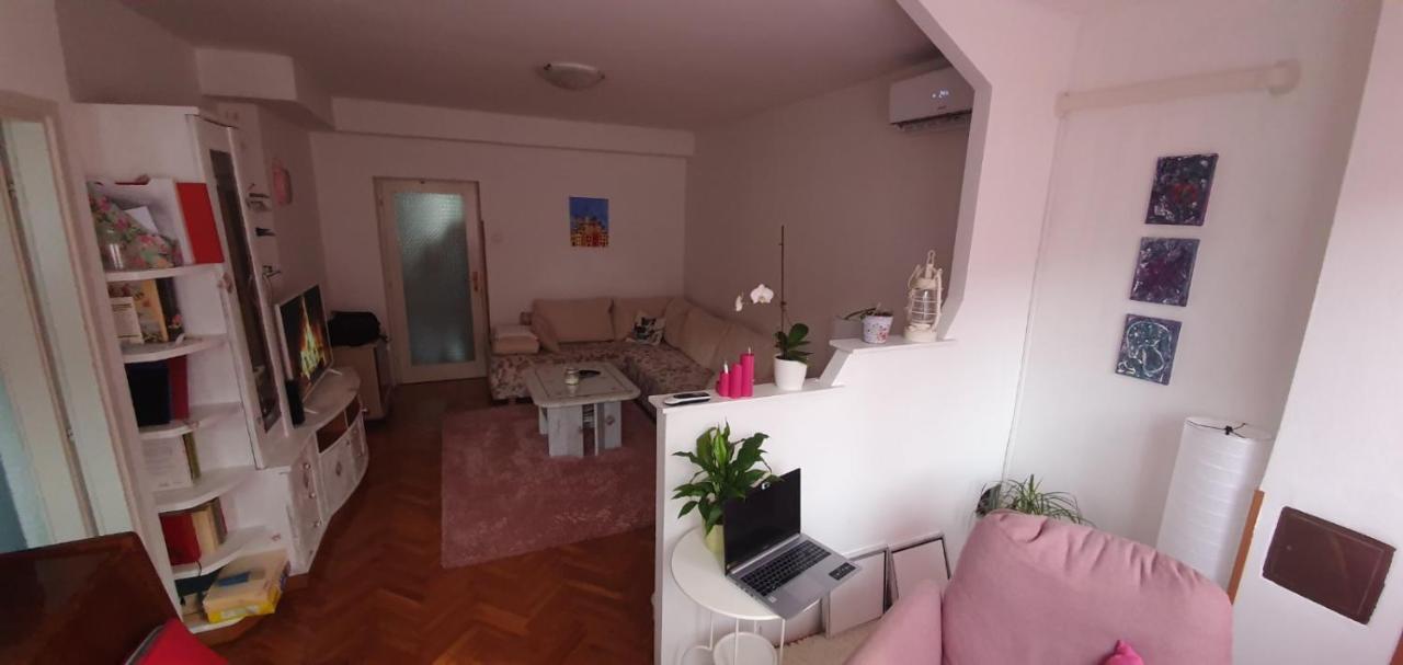 Daisy Apartment Пула Екстериор снимка