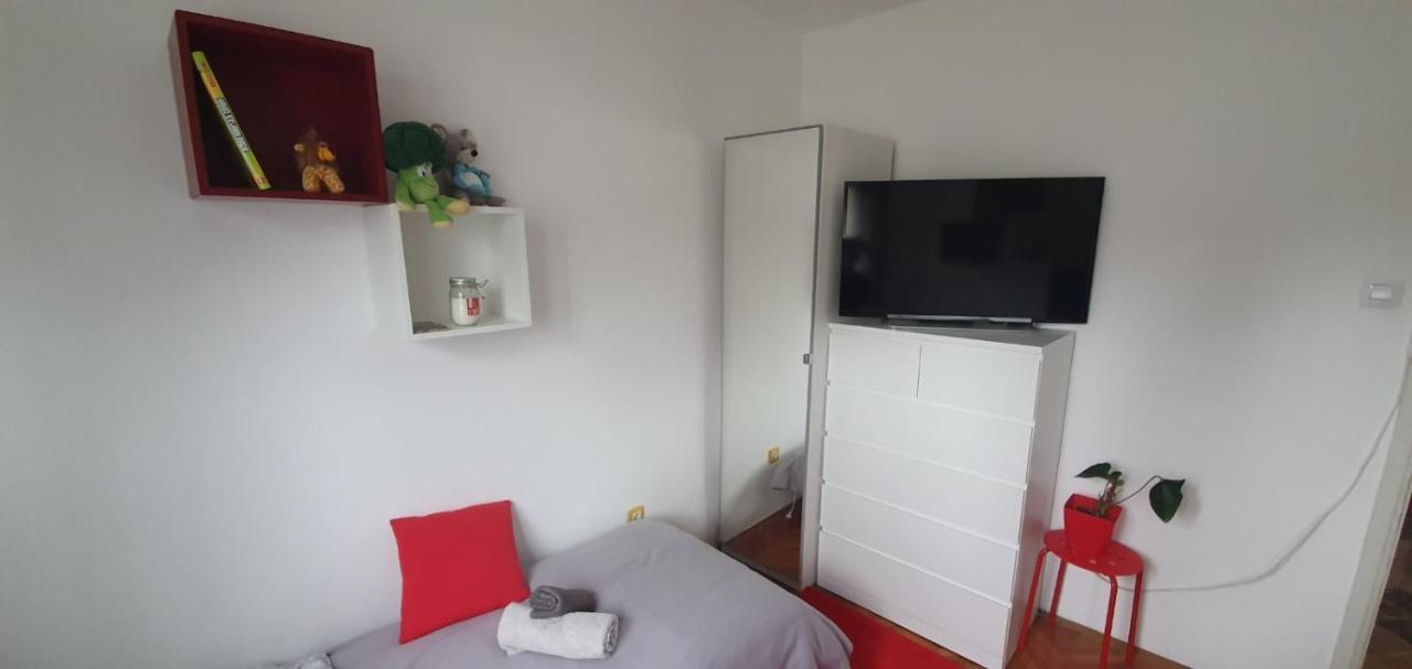 Daisy Apartment Пула Екстериор снимка