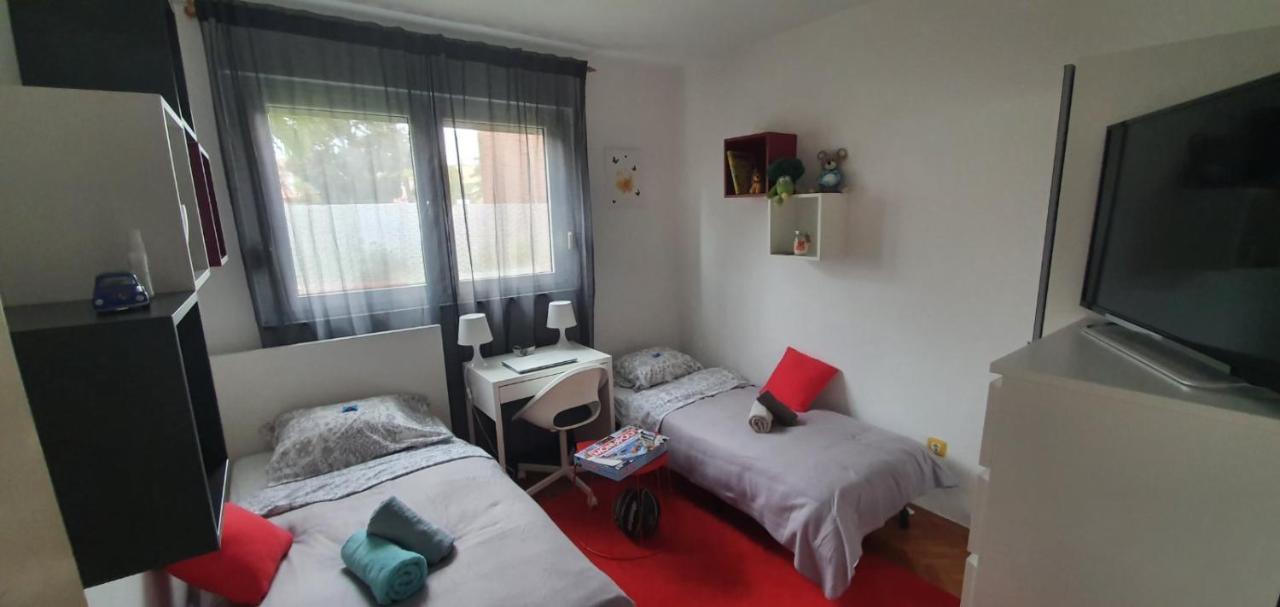 Daisy Apartment Пула Екстериор снимка