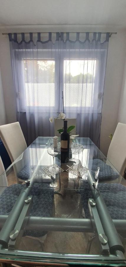 Daisy Apartment Пула Екстериор снимка